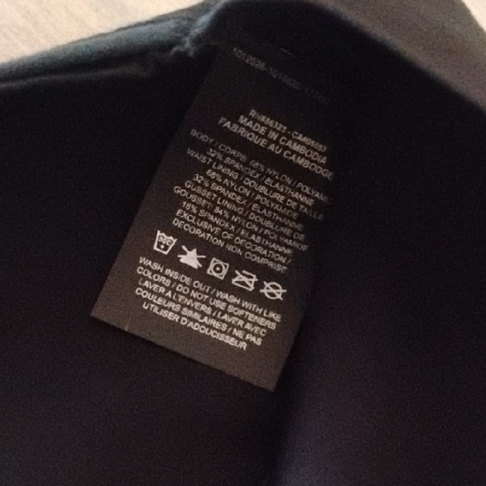 Nike Black High-Rise Compression Bike Shorts with Side Pockets - Picture 4 of 7